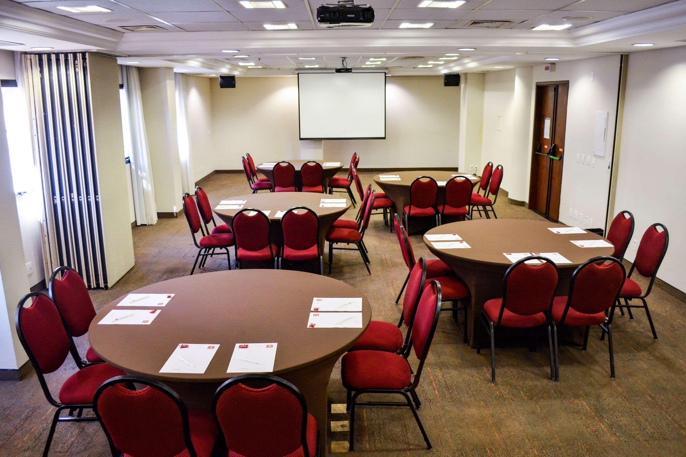 Clarion Faria Lima Hotell São Paulo Exteriör bild A meeting room at the University of Westminster