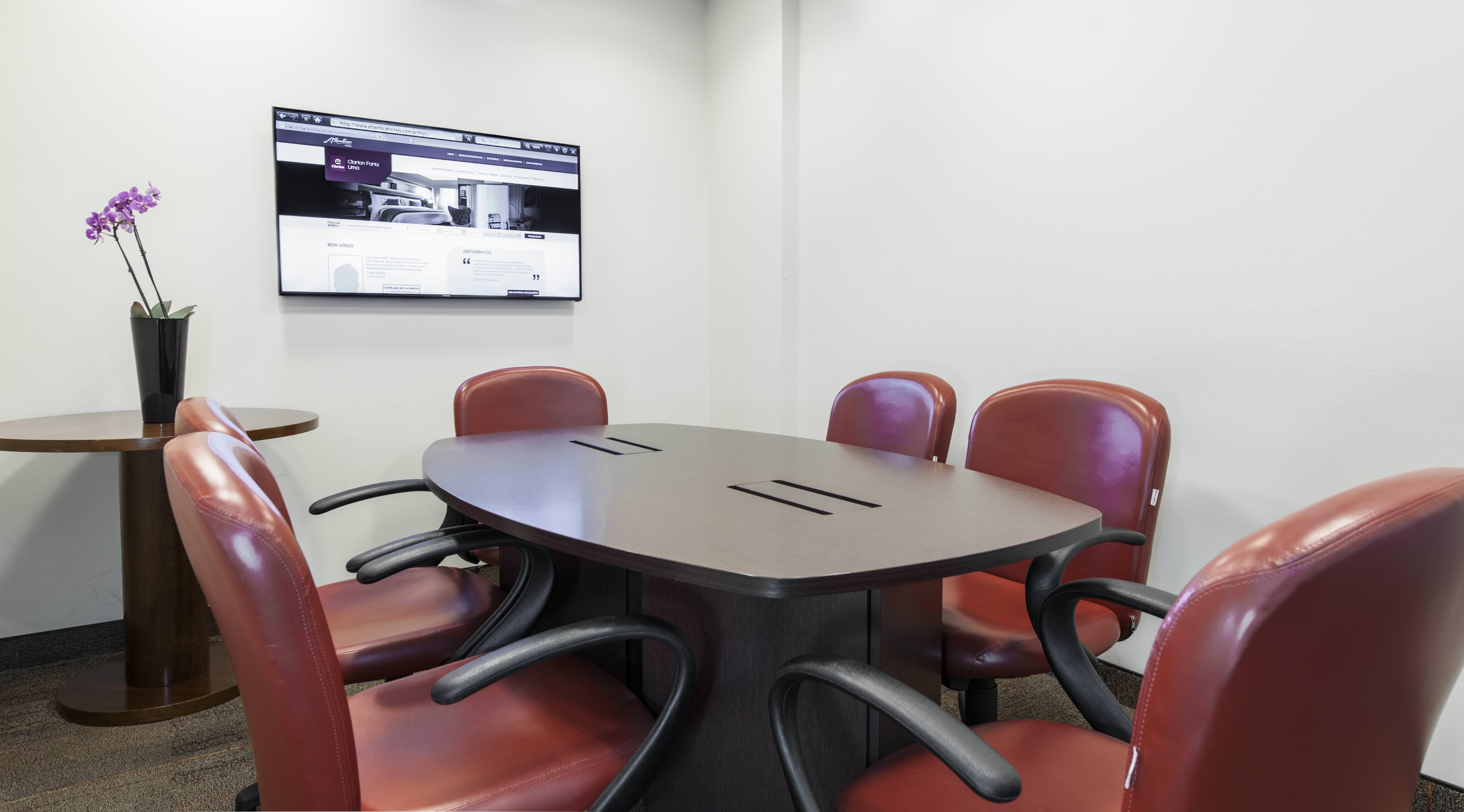 Clarion Faria Lima Hotell São Paulo Exteriör bild A meeting room at the library