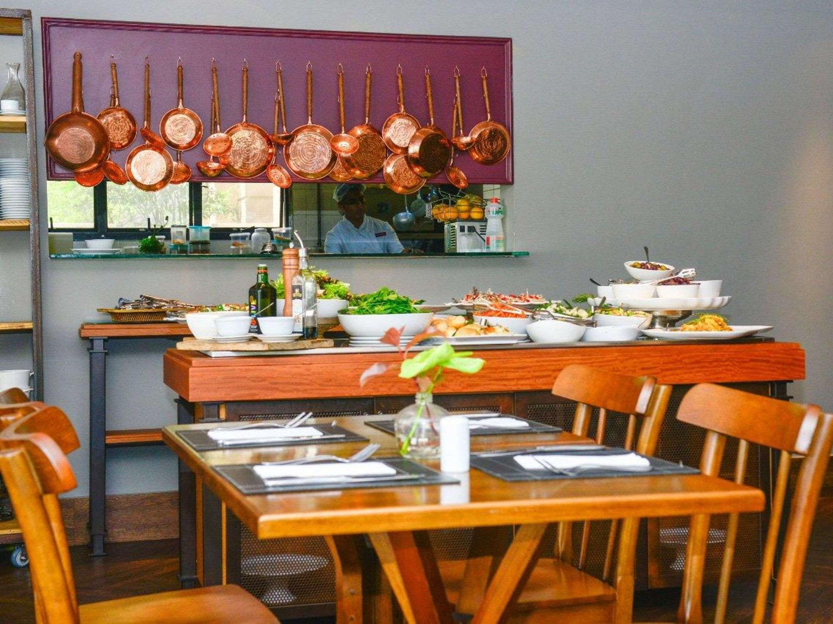 Clarion Faria Lima Hotell São Paulo Exteriör bild The kitchen at the restaurant