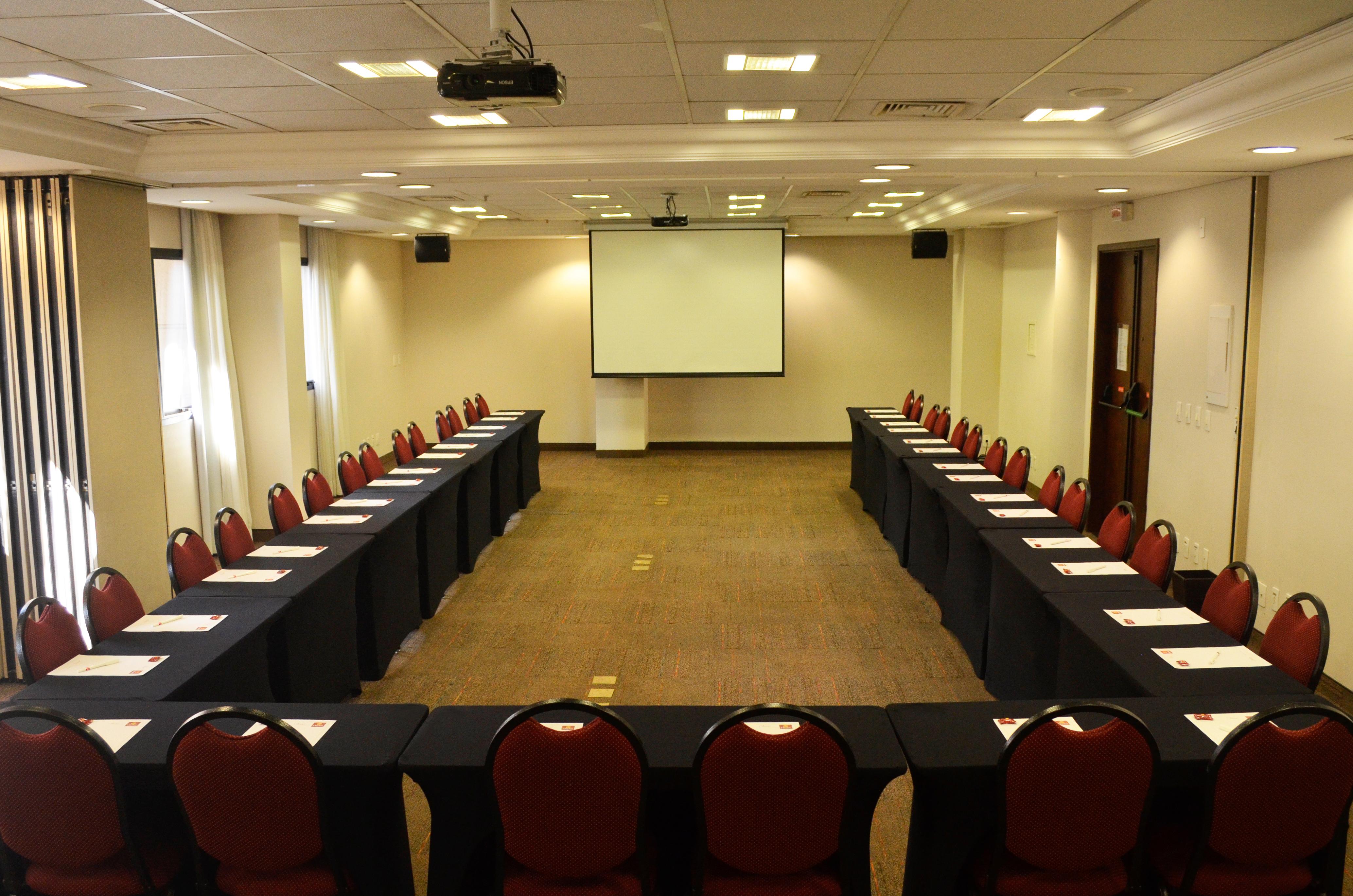 Clarion Faria Lima Hotell São Paulo Exteriör bild A conference room at the University of the Philippines Diliman
