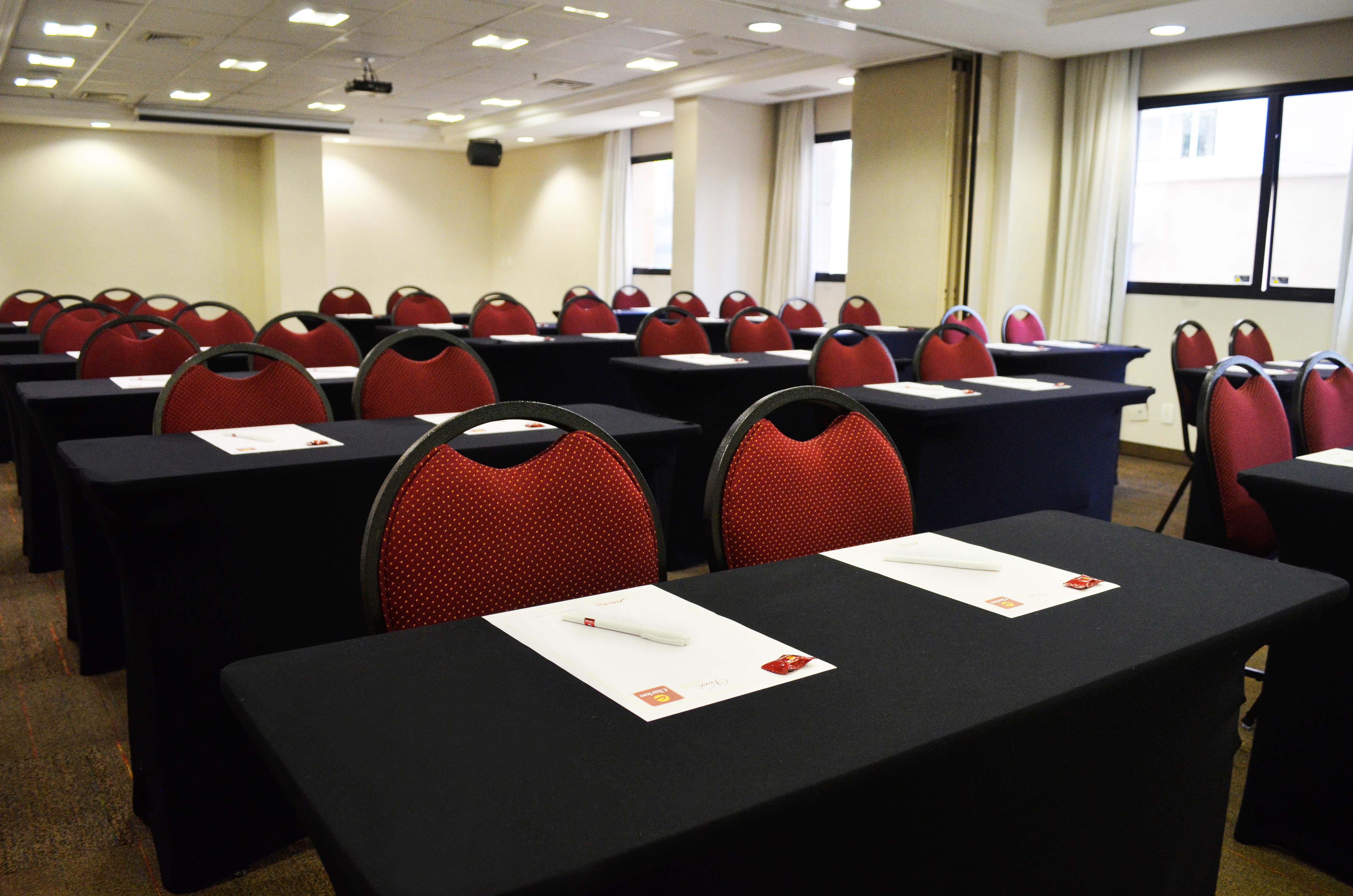 Clarion Faria Lima Hotell São Paulo Exteriör bild A typical classroom layout